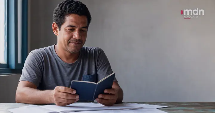 Indenização por carteira não assinada: quando a empresa deve pagar?